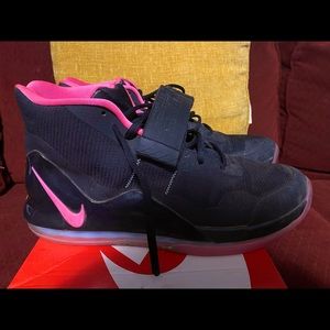 Men or Women Nike Air Forces. Size 12 in Men.